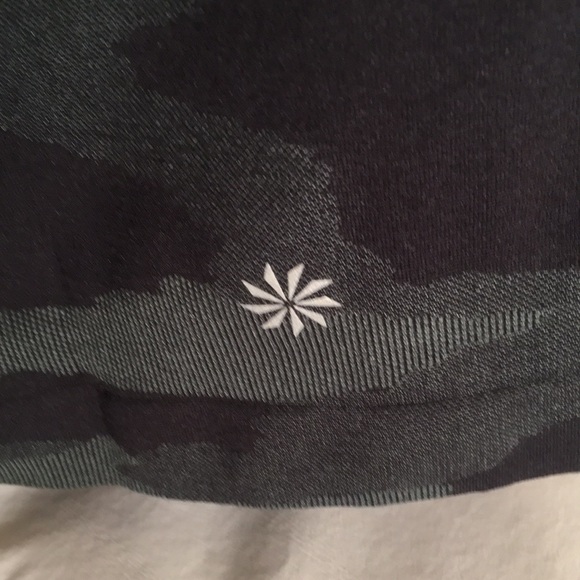 Athleta Camo Women's Size Large Long Sleeve Top - Picture 5 of 10